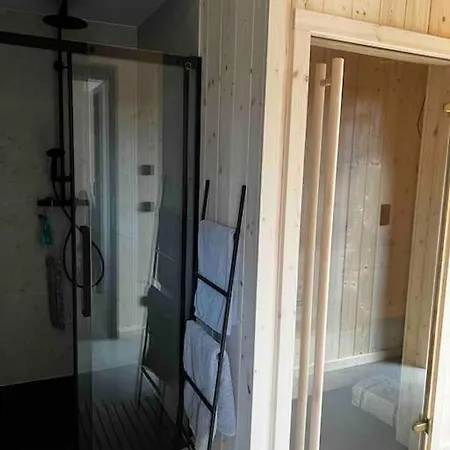 Ungewoehnliches Holzhaus Mit Weitblick Und Seenaehe *