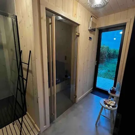 Ungewoehnliches Holzhaus Mit Weitblick Und Seenaehe