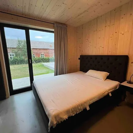 Ungewoehnliches Holzhaus Mit Weitblick Und Seenaehe Villa *