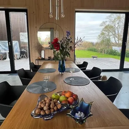 Ungewoehnliches Holzhaus Mit Weitblick Und Seenaehe *