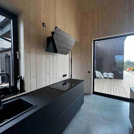 Ungewoehnliches Holzhaus Mit Weitblick Und Seenaehe