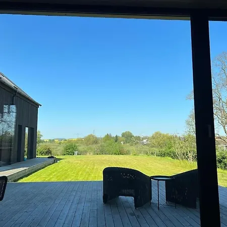Ungewoehnliches Holzhaus Mit Weitblick Und Seenaehe