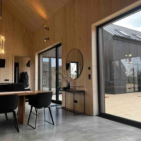 Ungewoehnliches Holzhaus Mit Weitblick Und Seenaehe Villa